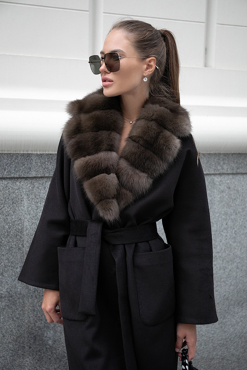 Пальто утепленное с мехом соболя