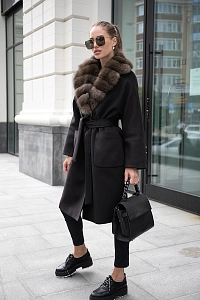 Пальто утепленное с мехом соболя