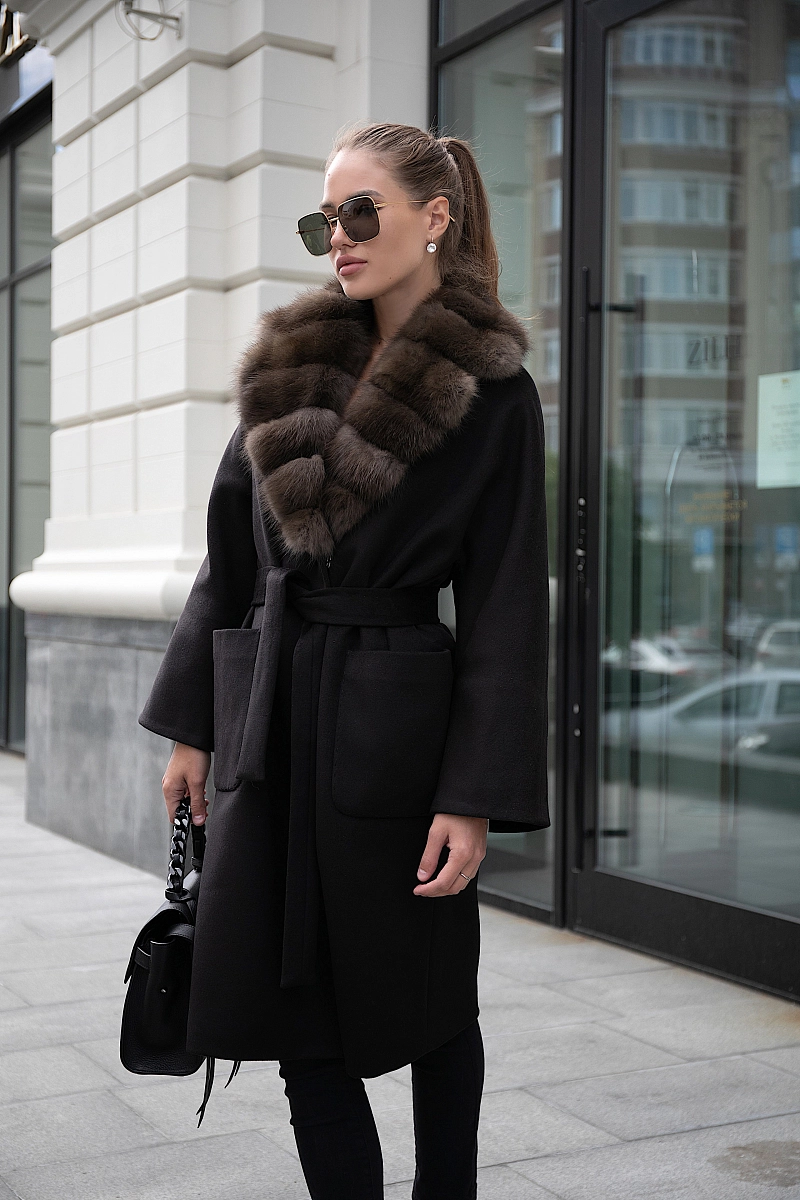 Пальто утепленное с мехом соболя