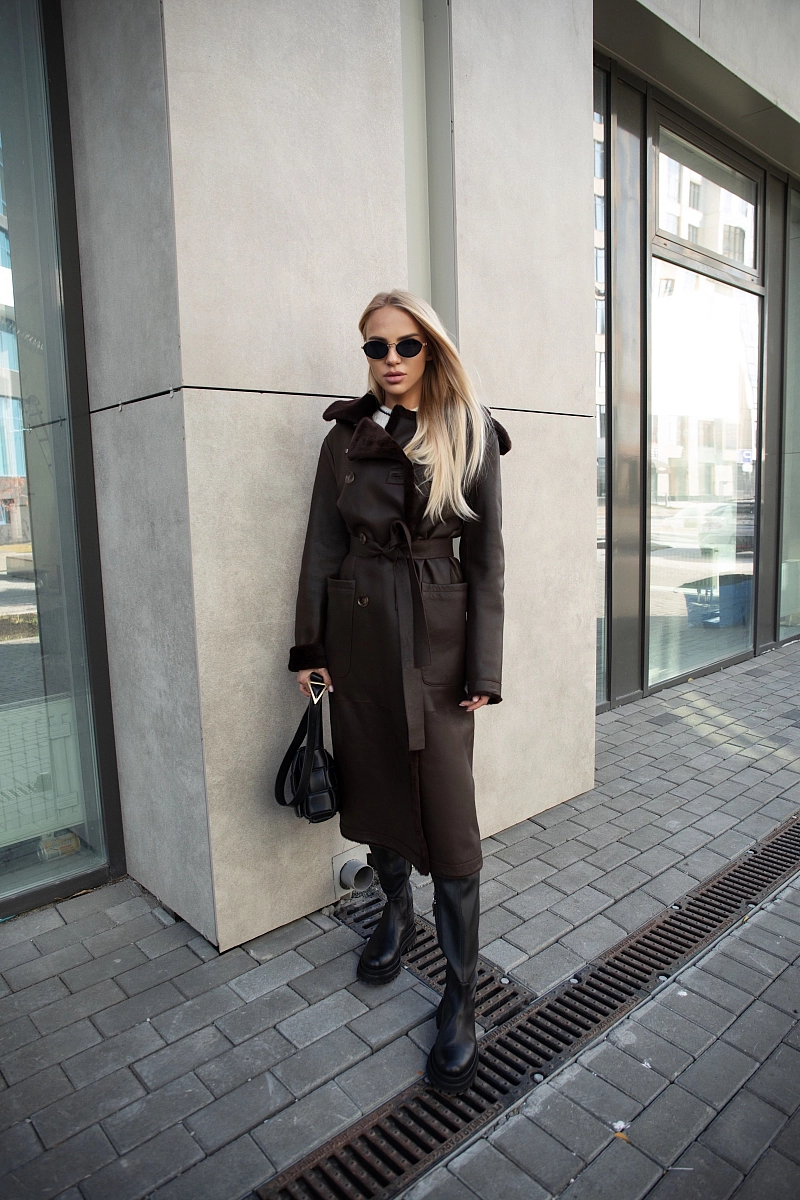 Дубленка двубортная DARK CHOCOLATE с капюшоном